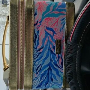 Lilly Pulitzer Make Up Bag. Gold and Blue flower Pattern.